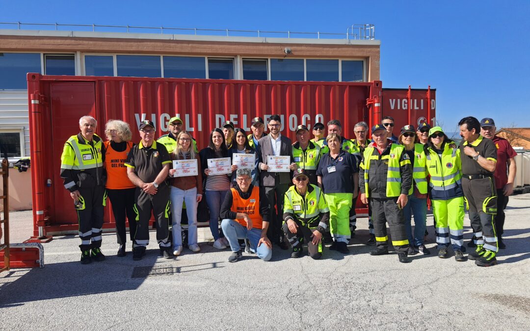 Sezione di PESARO-URBINO – Pompieropoli presso la scuola primaria ” Federica Frattesi” di San Costanzo